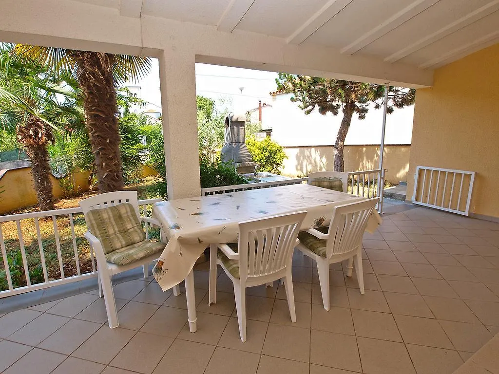 Apartment Rov 894 Medulin