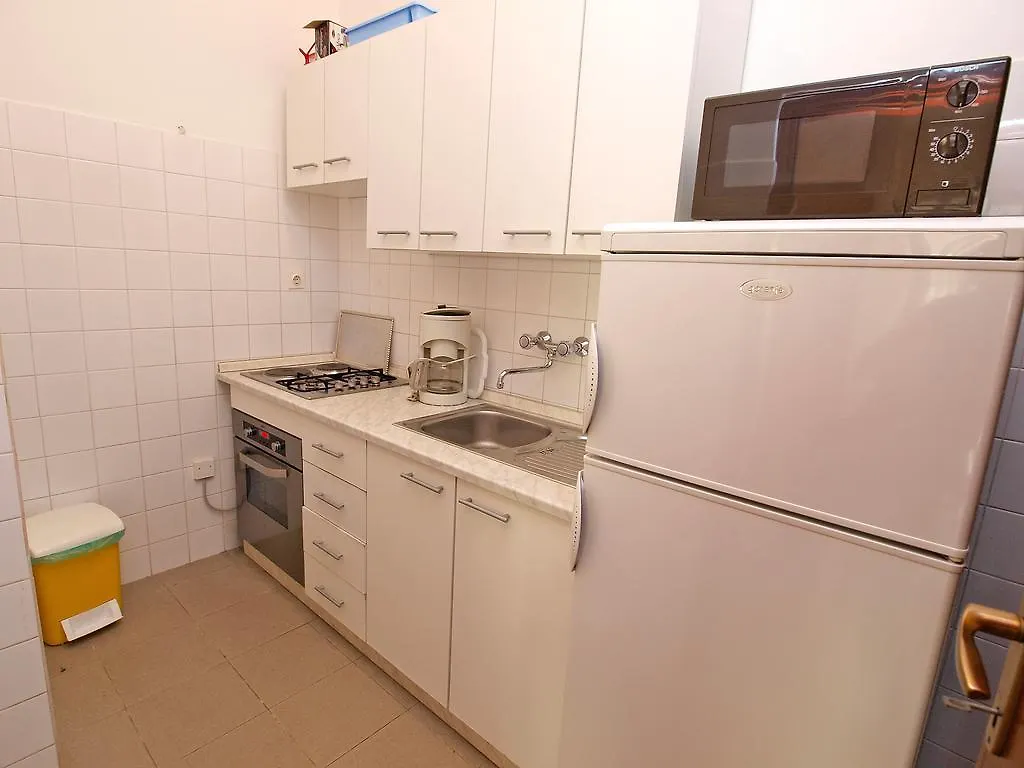 Apartment Rov 894 Medulin
