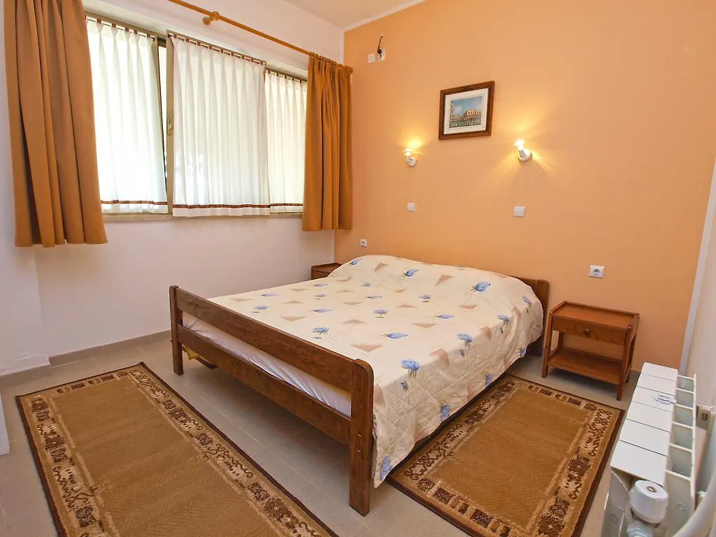 Apartment Rov 894 Medulin